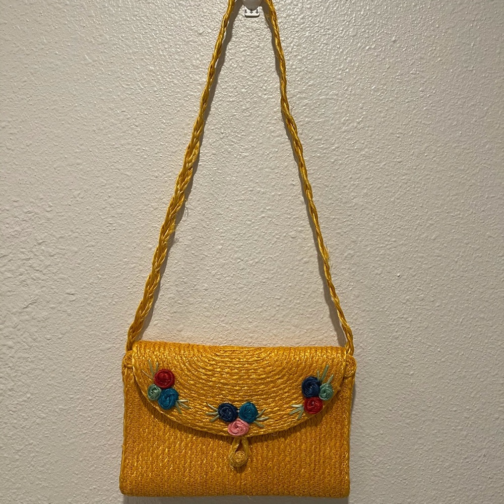 Straw shoulder bag
